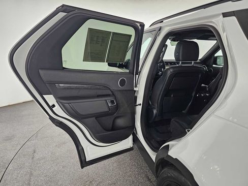 Used 2017 Land Rover Discovery HSE AWD/4WD image 17