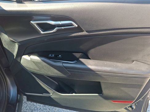 Used 2023 Kia Sportage EX image 12