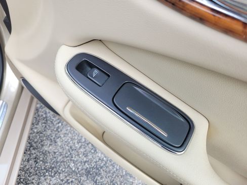 Used 2004 Jaguar XJ8 image 11