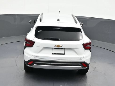 Used 2025 Chevrolet Trax LT FWD image 18