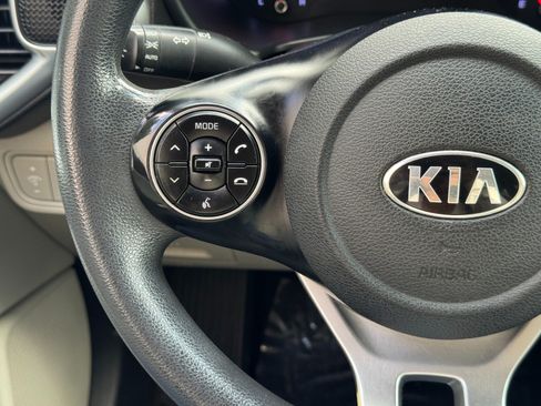 Used 2020 Kia Soul LX FWD image 19