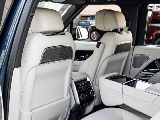New 2026 Land Rover Range Rover Autobiography AWD/4WD image 31