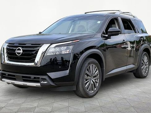 Used 2025 Nissan Pathfinder SL w/ SL Premium Package FWD image 3