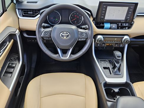 Certified 2021 Toyota RAV4 XLE w/ Convenience Package FWD image 11