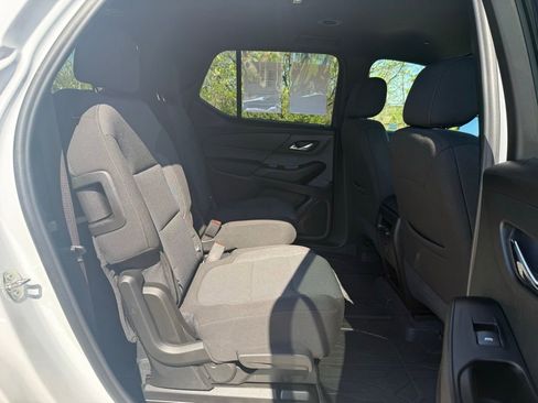 Used 2023 Chevrolet Traverse LT image 19