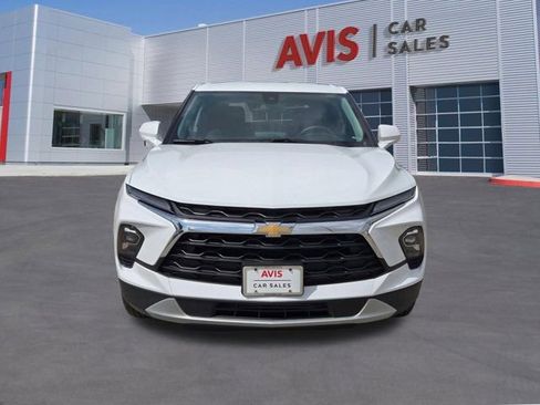 Used 2025 Chevrolet Blazer LT FWD image 2
