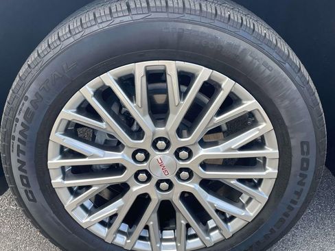 Used 2024 GMC Acadia Denali image 8