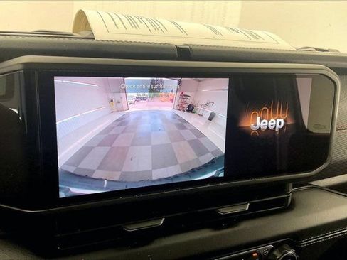 Used 2024 Jeep Wrangler Unlimited Rubicon AWD/4WD image 24