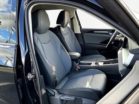 New 2026 Volkswagen Tiguan SE image 28