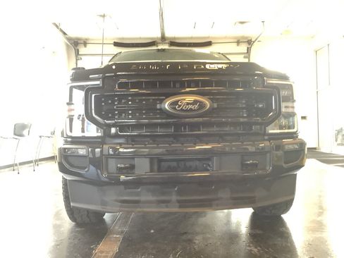 Used 2022 Ford F250 Lariat w/ Black Appearance Package AWD/4WD image 10