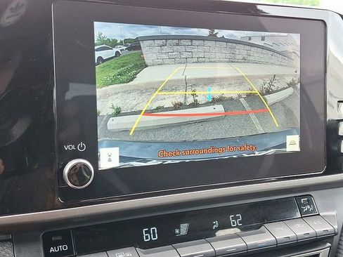 Used 2025 Toyota Camry SE FWD image 17