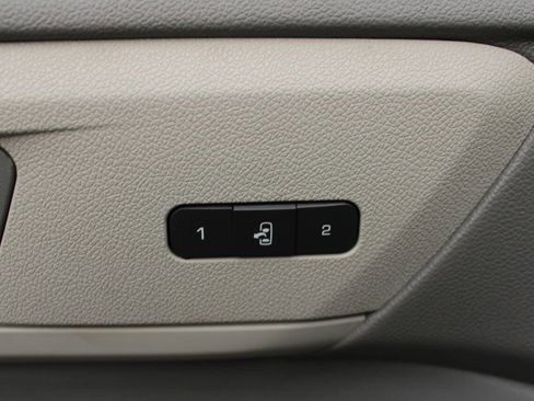 Used 2015 Chevrolet Traverse LTZ AWD/4WD image 31