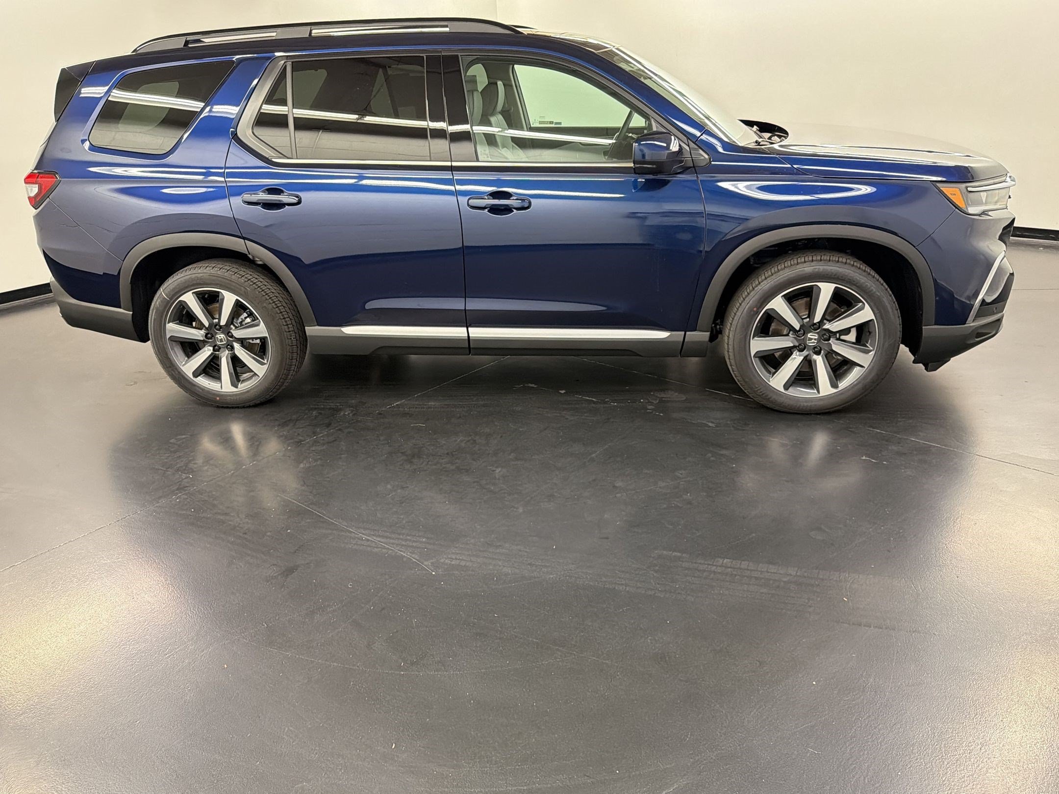 Certified 2025 Honda Pilot Elite image 8