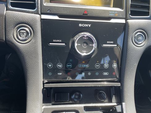 Used 2014 Ford Taurus Limited w/ Equipment Group 301A FWD image 21