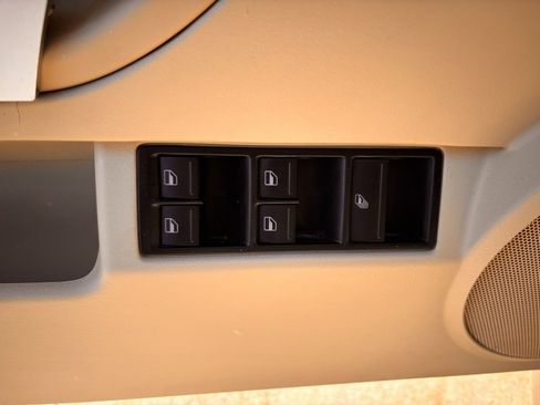 Used 2008 Volkswagen Beetle SE image 11