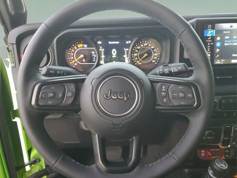 Certified 2025 Jeep Wrangler Unlimited Rubicon image 20