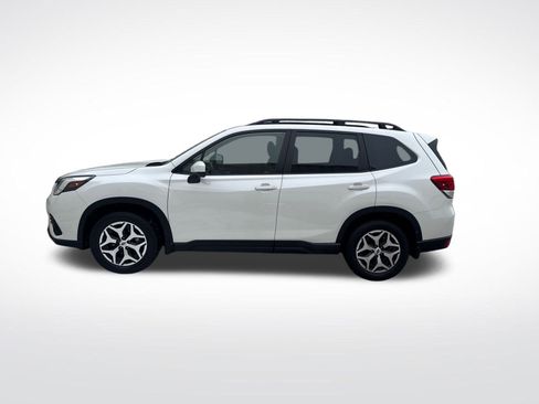 Used 2022 Subaru Forester Premium image 2