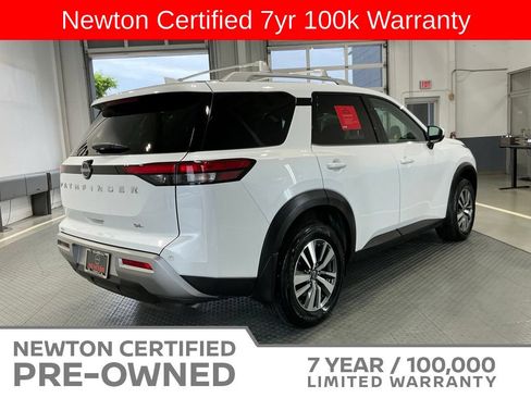 Used 2025 Nissan Pathfinder SL FWD image 26