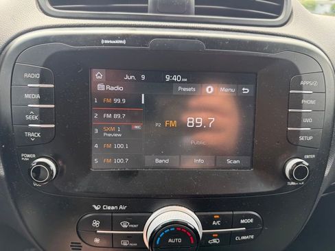 Used 2018 Kia Soul w/ Convenience Package FWD image 11