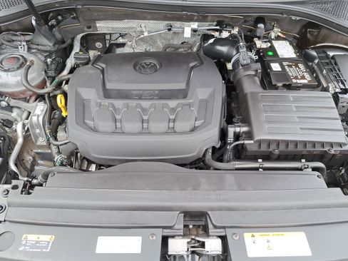 Used 2024 Volkswagen Tiguan SE image 29