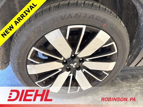 Used 2025 Mitsubishi Outlander SEL image 8