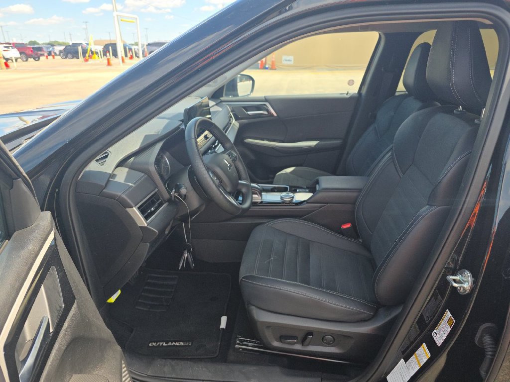 Used 2025 Mitsubishi Outlander SE AWD/4WD image 7