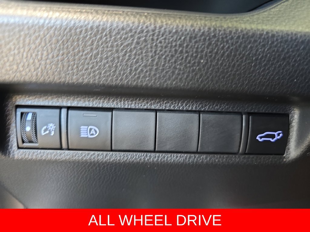 Used 2022 Toyota RAV4 XLE Premium AWD/4WD image 26