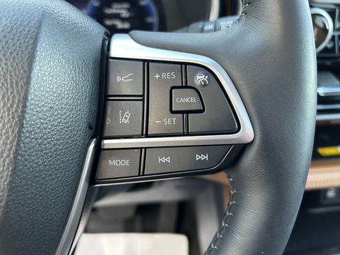 Used 2024 Toyota Highlander Platinum image 29