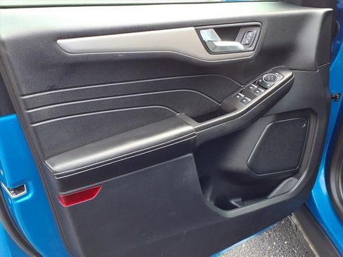 Used 2021 Ford Escape SE w/ SE Sport Appearance Package image 4