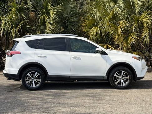 Used 2018 Toyota RAV4 XLE image 21