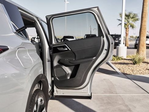 Used 2023 Mitsubishi Outlander SE image 13