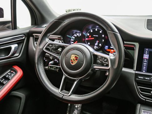 Used 2021 Porsche Macan AWD/4WD image 18