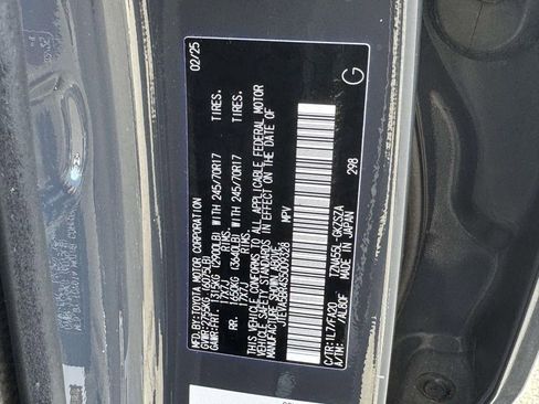 Used 2025 Toyota 4Runner SR5 image 27