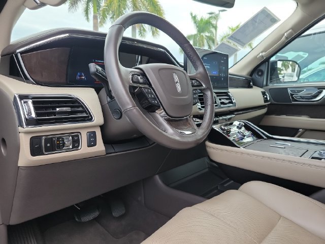 Used 2023 Lincoln Navigator Reserve RWD image 8