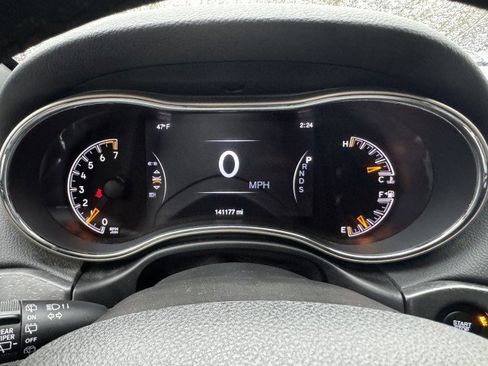 Used 2015 Jeep Grand Cherokee Laredo image 23