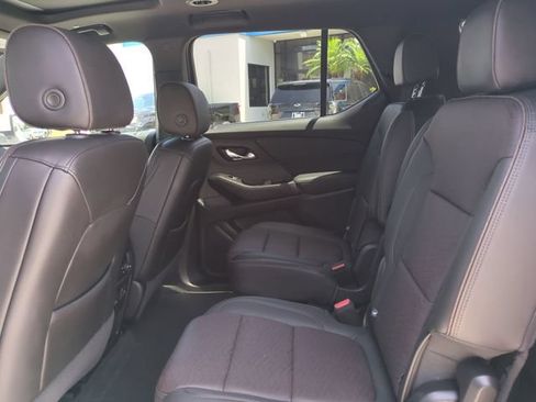 Used 2023 Chevrolet Traverse High Country FWD image 16