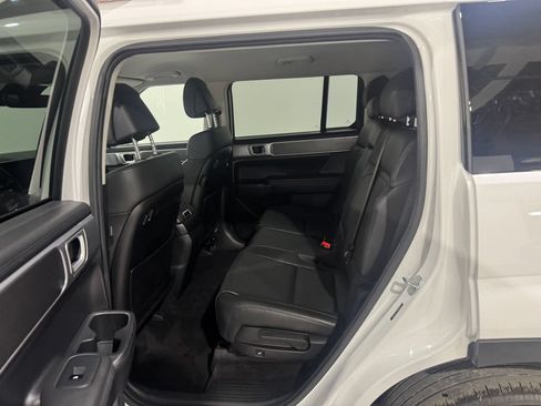 Used 2025 Hyundai Santa Fe SEL FWD image 19