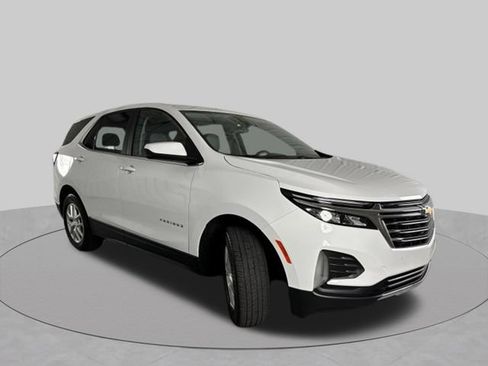 Used 2023 Chevrolet Equinox LT w/ Driver Convenience Package AWD/4WD image 4
