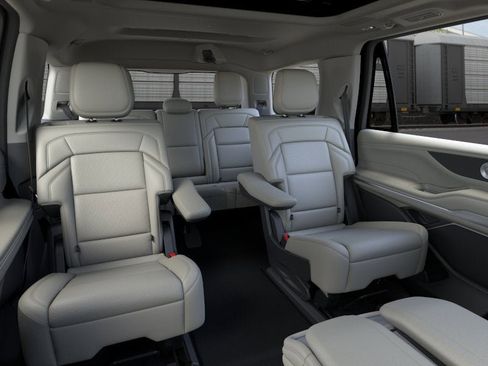 New 2026 Lincoln Navigator Reserve AWD/4WD image 11