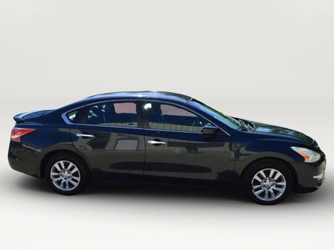 Used 2014 Nissan Altima 2.5 S w/ Display Audio Package FWD image 11