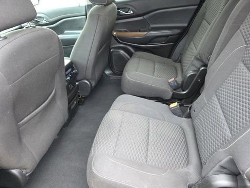 Used 2019 GMC Acadia SLE image 10