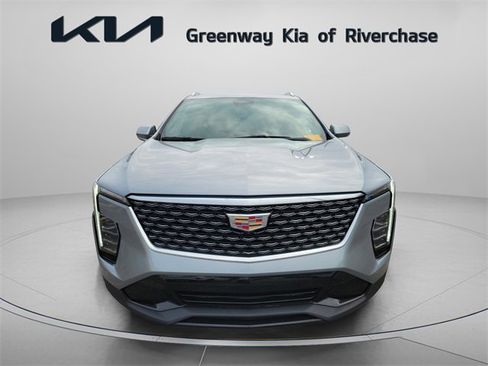 Used 2025 Cadillac XT4 Premium Luxury image 2
