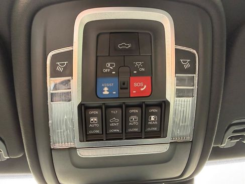 Used 2021 RAM 1500 Laramie AWD/4WD image 30