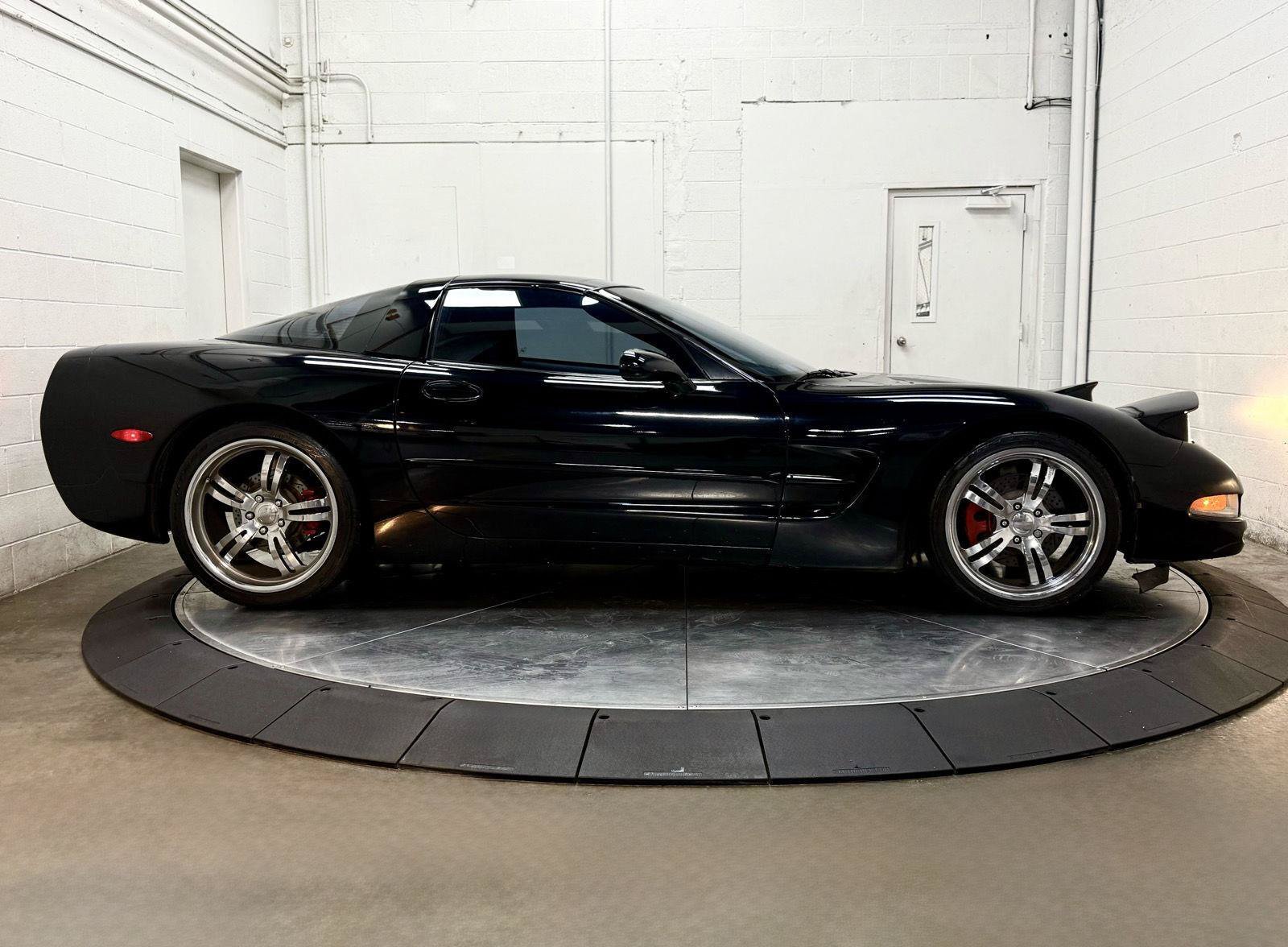 Used 2004 Chevrolet Corvette Coupe RWD image 8