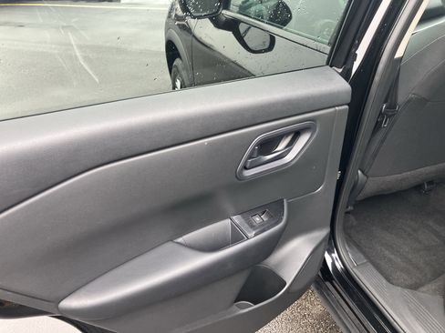 Used 2024 Nissan Rogue S image 13