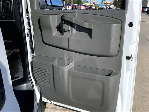 Used 2021 Chevrolet Express 2500 w/ Driver Convenience Package image 17
