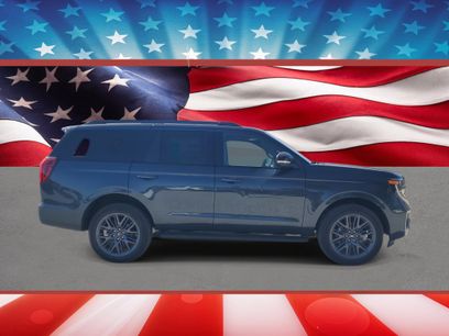 New 2026 Ford Expedition Platinum w/ Stealth Appearance Package