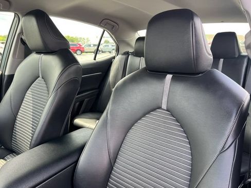 Used 2018 Toyota Camry SE FWD image 21