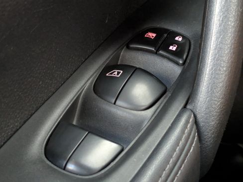 Used 2020 Nissan Rogue S FWD image 22