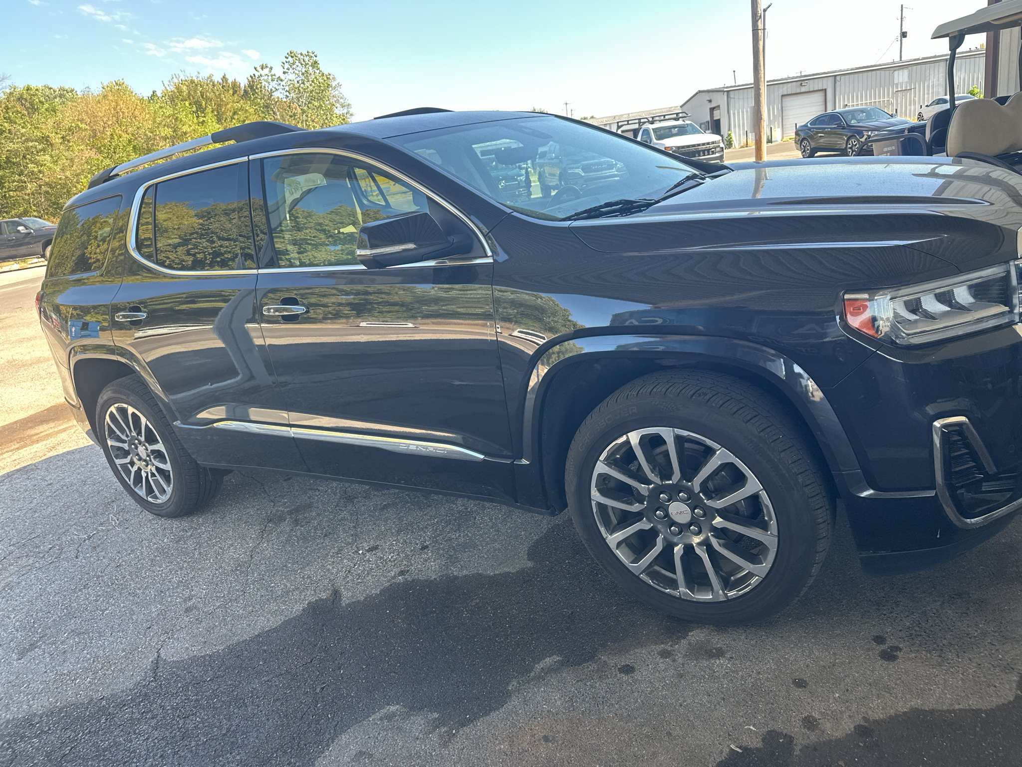 Used 2020 GMC Acadia Denali w/ Technology Package FWD image 3